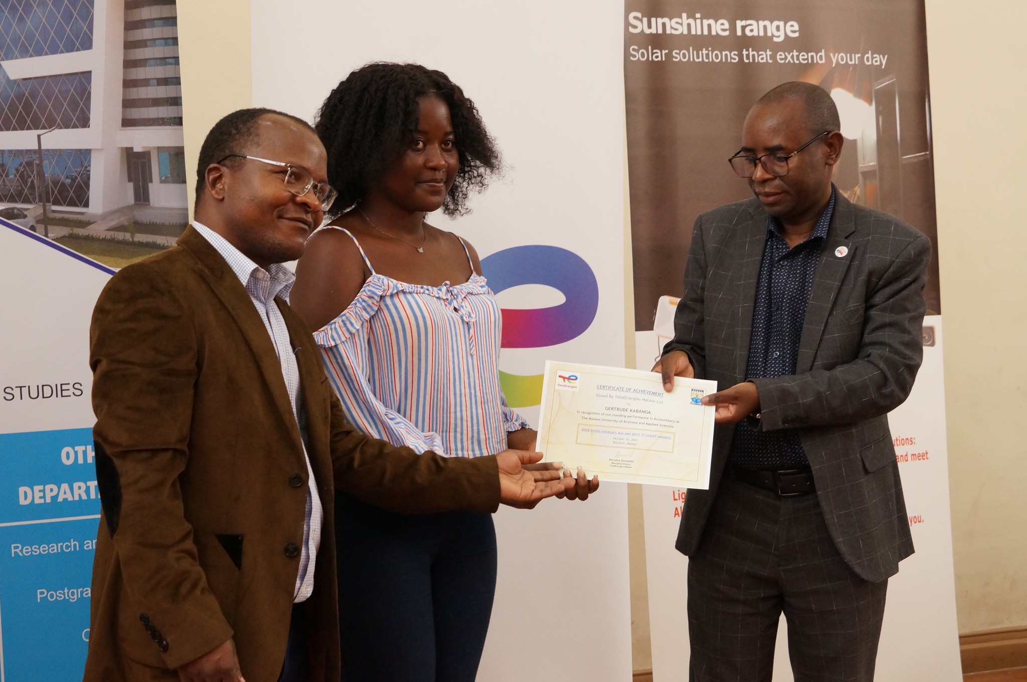 Mulele (centre) recieves her award